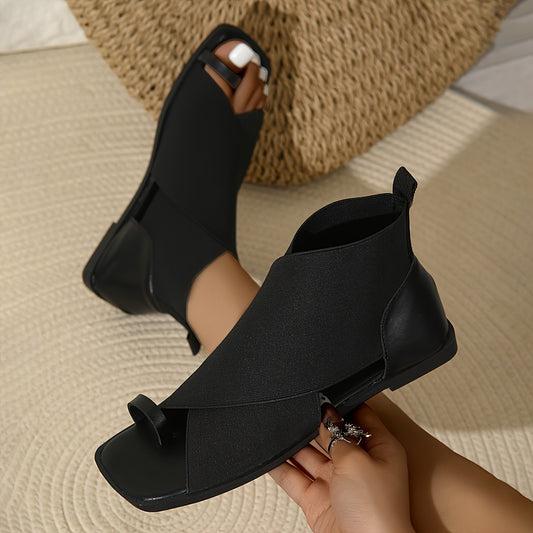 Thick-heeled fashion sandals with toe strap, made of double-layer synthetic material.