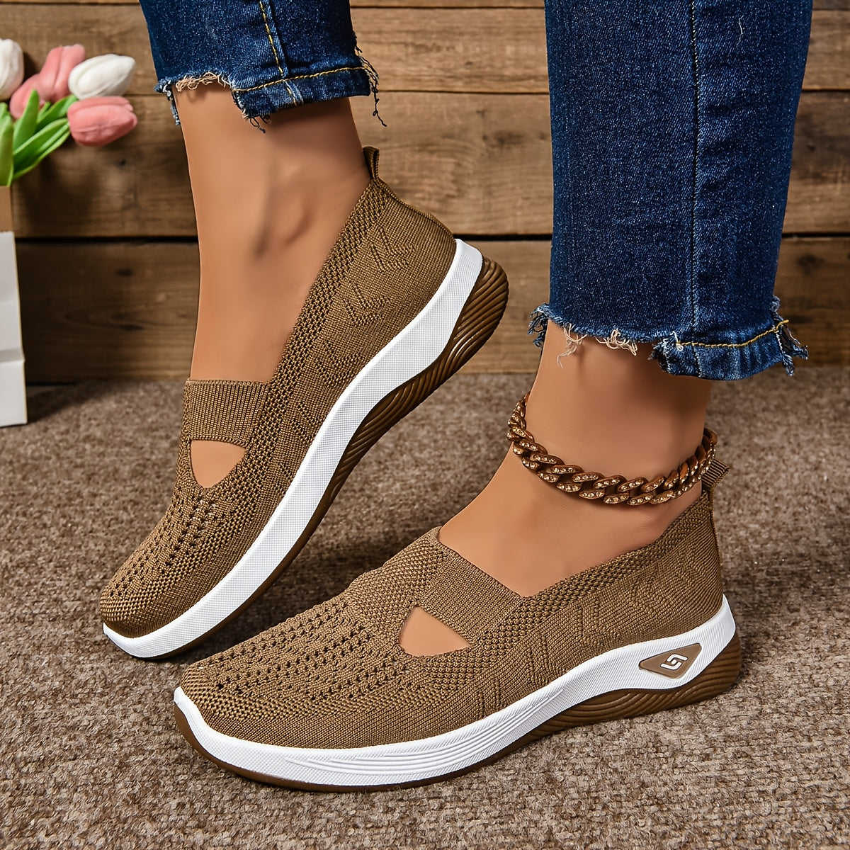 Casual women's sports shoes