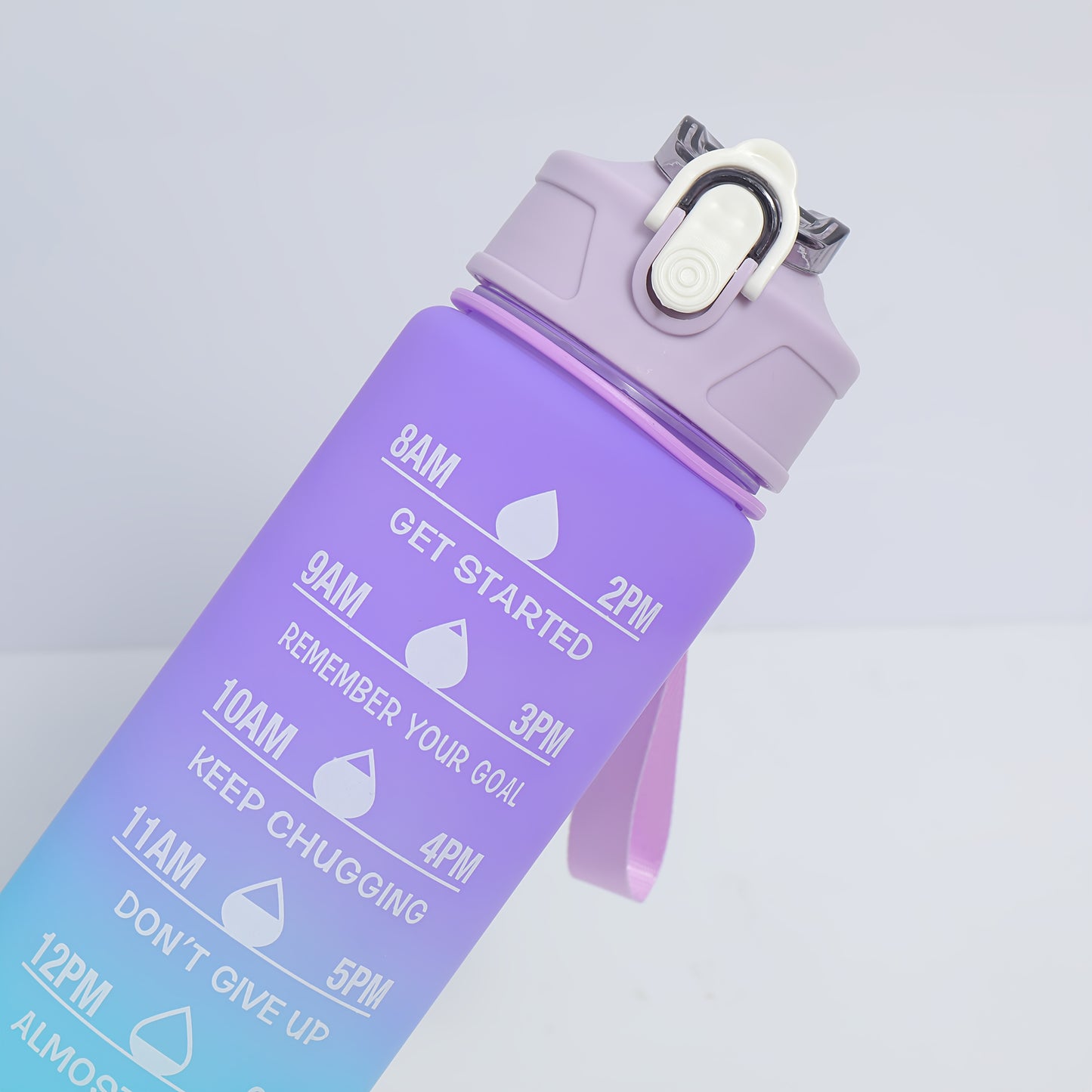 Lightweight water bottle with straw and time stamp, fixed hand strap prevents falling off, practical for daily outings and various sports, reasonable liquid capacity design for reassurance.