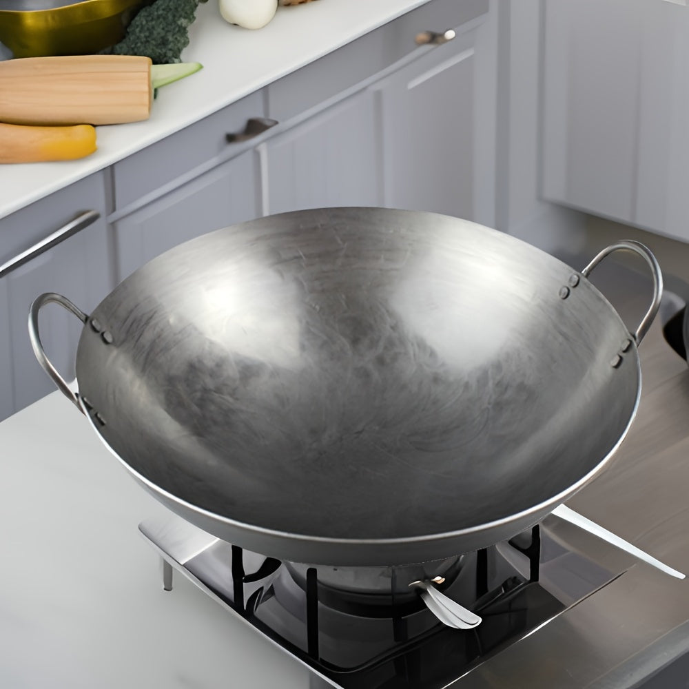 This traditional Chinese cooking wok is made of durable cast iron and measures 34-38cm in diameter. It is a large, uncoated deep frying pan that is compatible with electric stovetops. Perfect as a Christmas gift for parents and husbands, this versatile