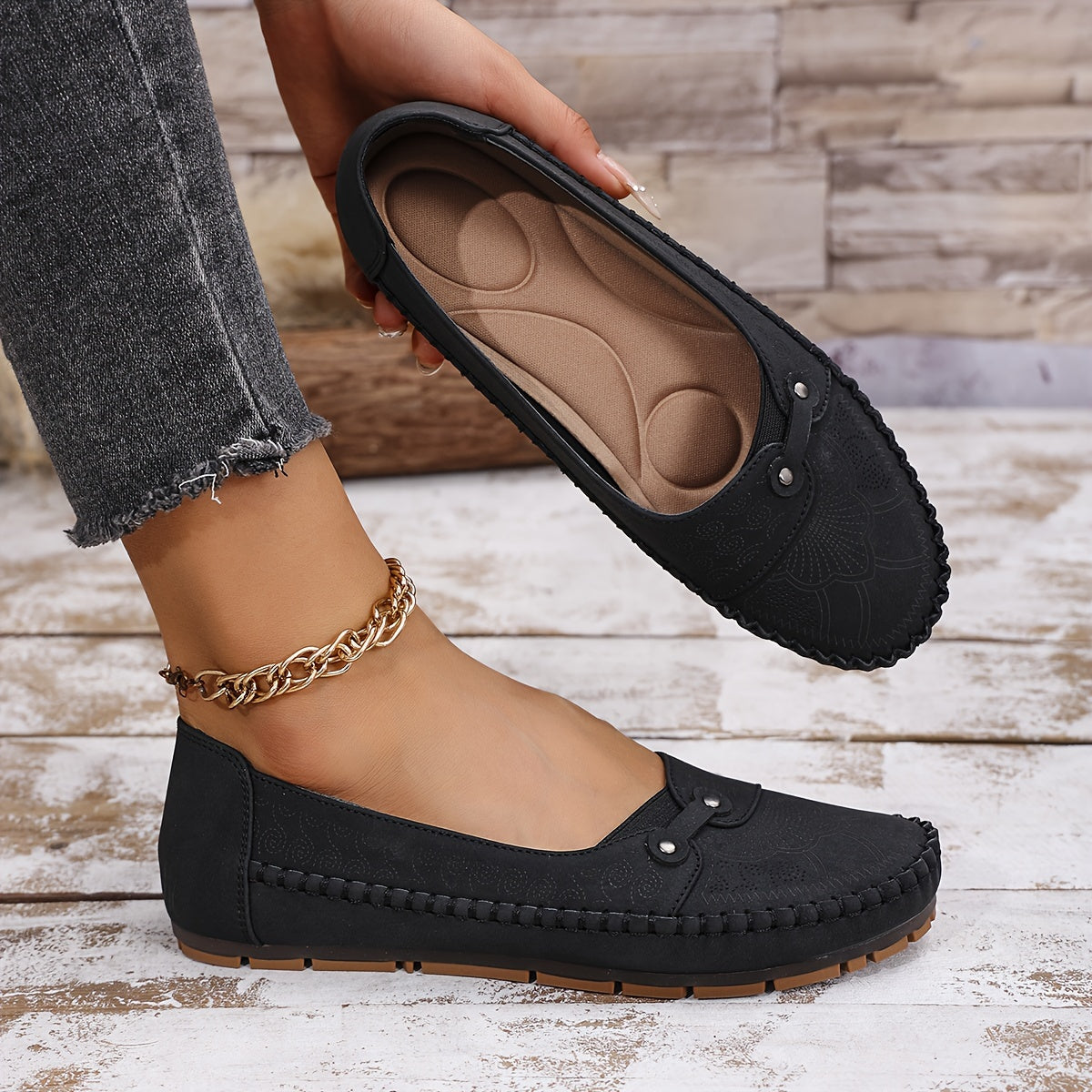 Stylish slip-on shoes with large retro metal buckle, lightweight and comfortable.