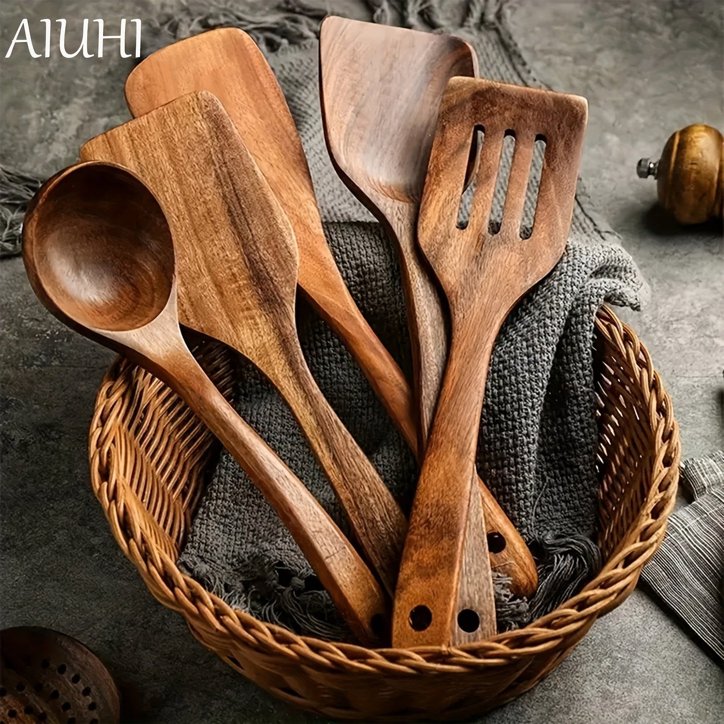 Set of 6 wooden spoons and 5 kitchen utensils for cooking in a classic wooden design. Ideal for any kitchen, this set includes a variety of essential cooking utensils.