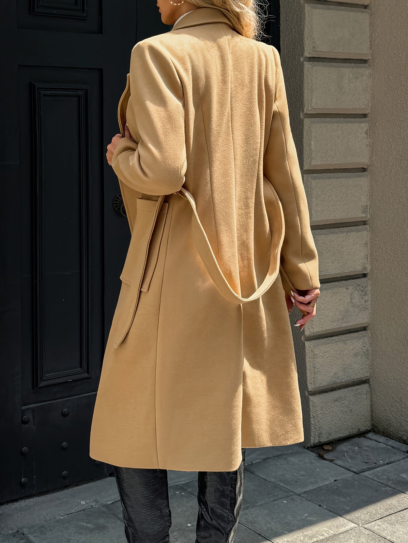 Stylish long polyester coat with belt - solid color, regular sleeve, from Fall/Winter collection.