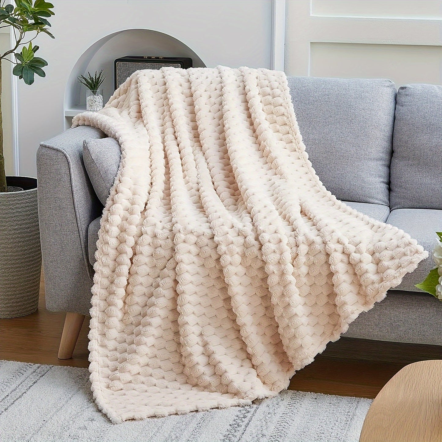 Soft and cozy 3D fleece throw blanket for couch or bed, featuring a stylish fluffy design. Thick, warm, and large plush sherpa blanket perfect for snuggling up on the sofa.