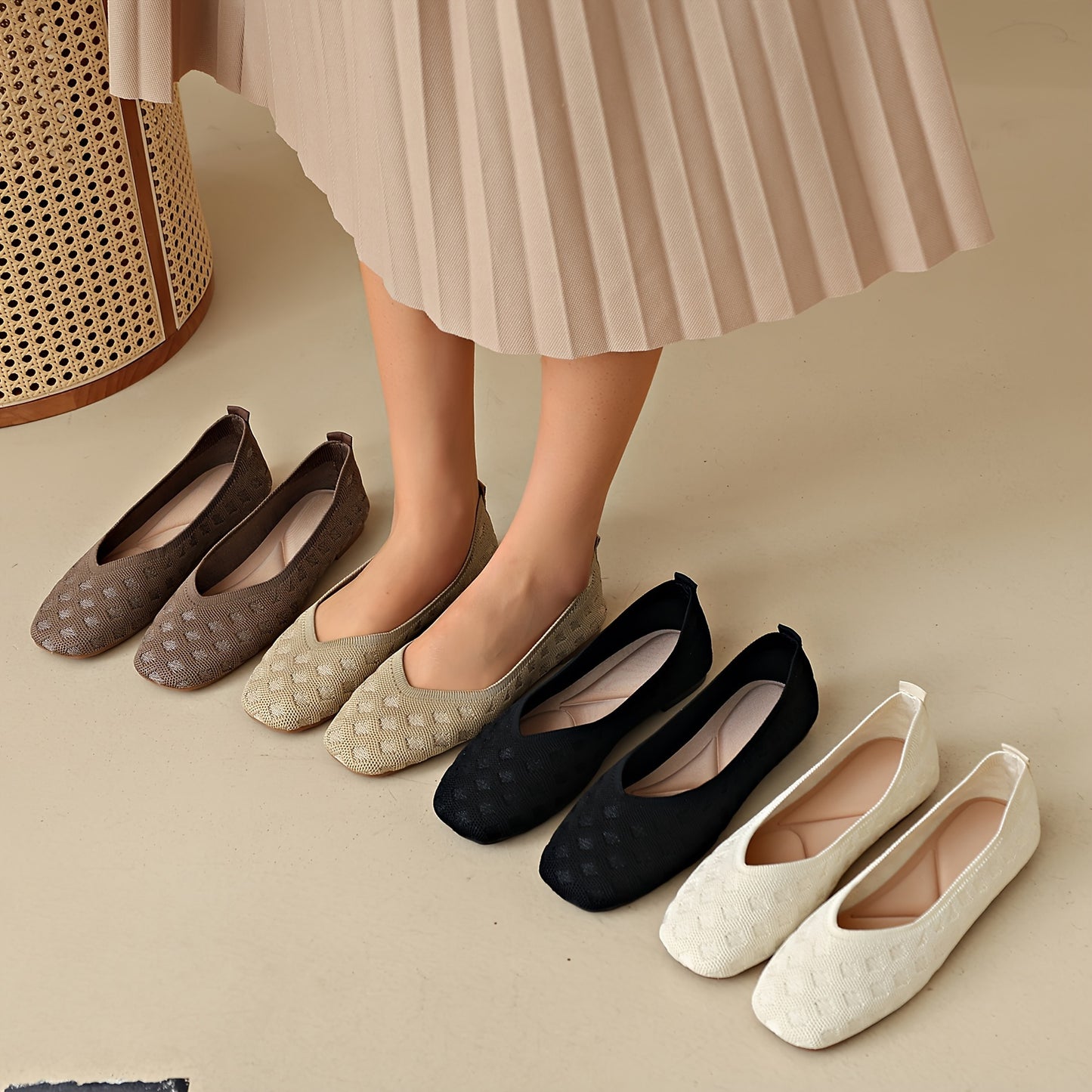 Women's plaid mesh flats, slip-on ballets with breathable sole.