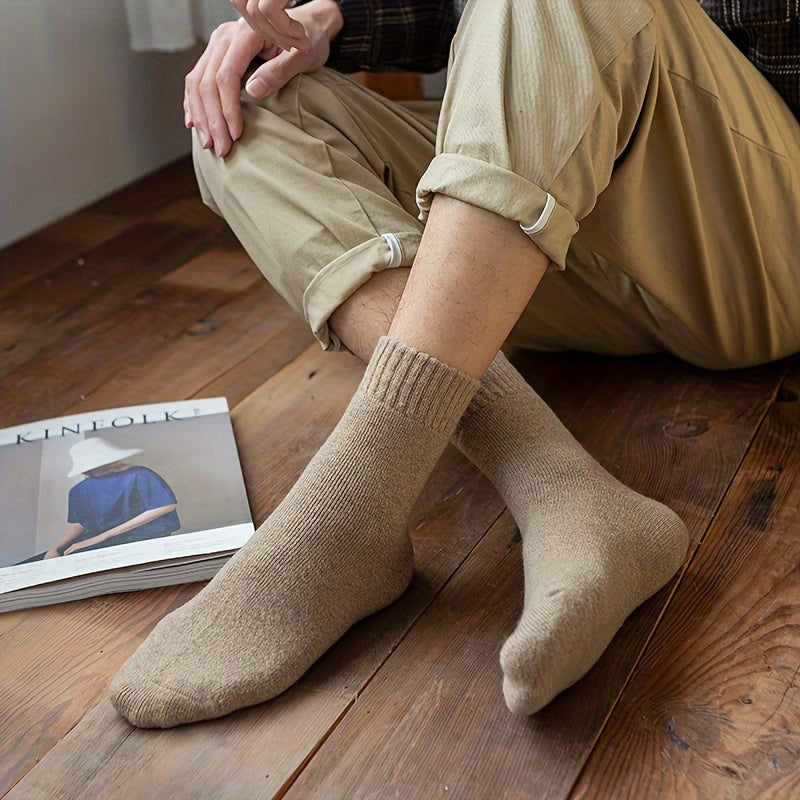 6 pairs of men's wool knit crew socks for autumn/winter, soft, warm, and breathable.