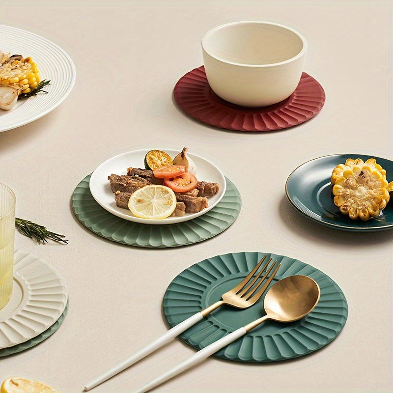 Set of 6 silicone cup coasters with a round sunflower design and metal holder, perfect for protecting your kitchen table from heat. These heat-resistant mats can also be used as dining placemats or pot pads. Includes 1 holder and 5 coasters.