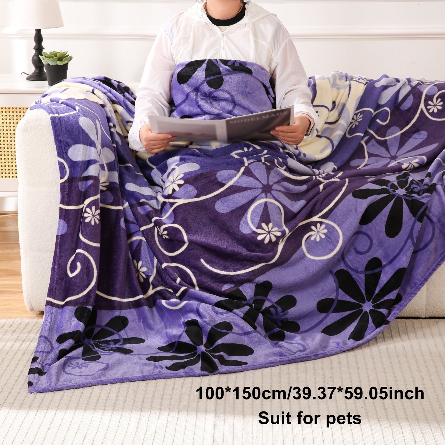 One piece of modern Flannel Throw Blanket, with a weight of 200GSM, can be easily washed in the machine, suitable for all seasons and versatile as a polyester bedding. Skillfully woven, this blanket features vibrant prints perfect for use in the office