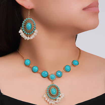 1 Boho style jewelry set featuring a pair of earrings, a necklace, and a ring. Inlaid with natural turquoise, this set is the perfect gift to complement any daily outfit.