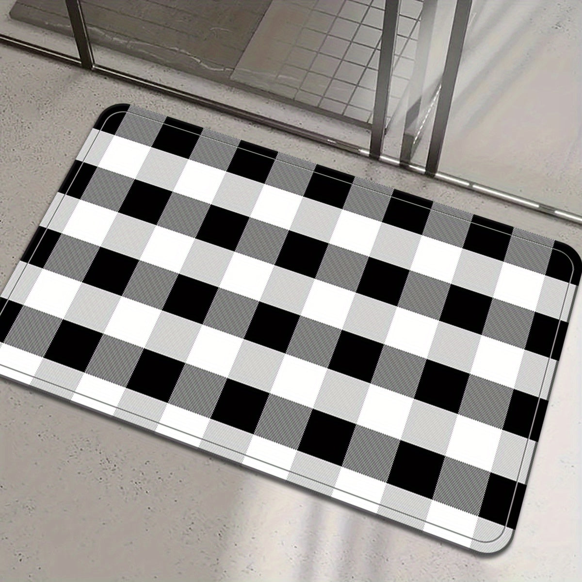 Square gradient black and white rugs, featuring a modern print design. These rugs are ideal for use as door mats, anti-slip mats, kitchen rugs, and can be placed in entrances, kitchens, and bathrooms. Available in 5 different sizes: 40x60cm, 50x80cm