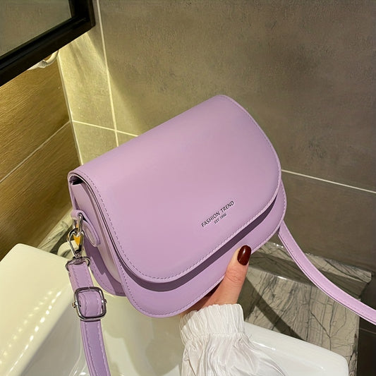 New trendy solid color crossbody bag for women, simple and fashionable shoulder saddle bag.