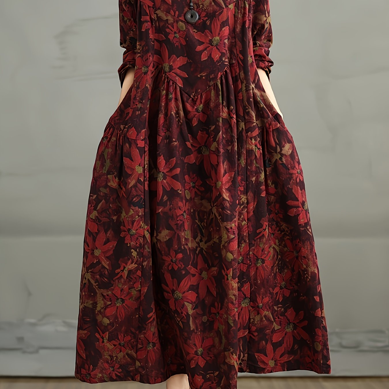 New vintage-style linen dress for women, with loose fit and slimming patchwork design.