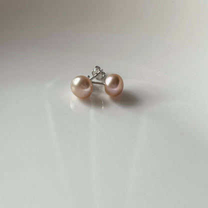 S925 Silver Stud Earrings with Natural Freshwater Pearls - Elegant and Versatile Flat Round Pearl Studs for Daily Wear or Special Occasions