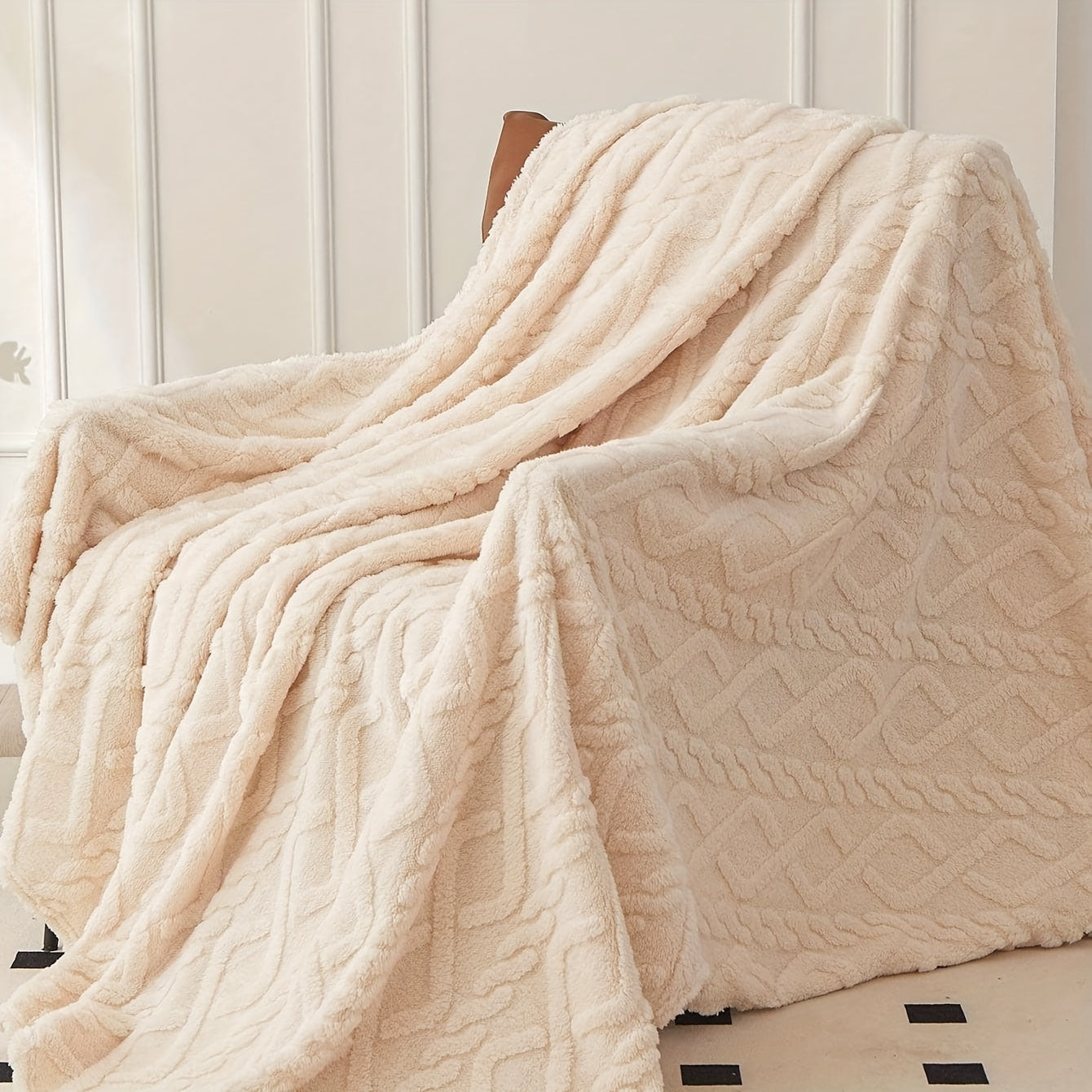 Modern Jacquard Geometric Pattern Throw Blanket, All-Season 100% Polyester Taffeta Fabric, Resistant to Stains, Easy to Clean in the Washing Machine, Versatile White Bedding - No Decorative Additions