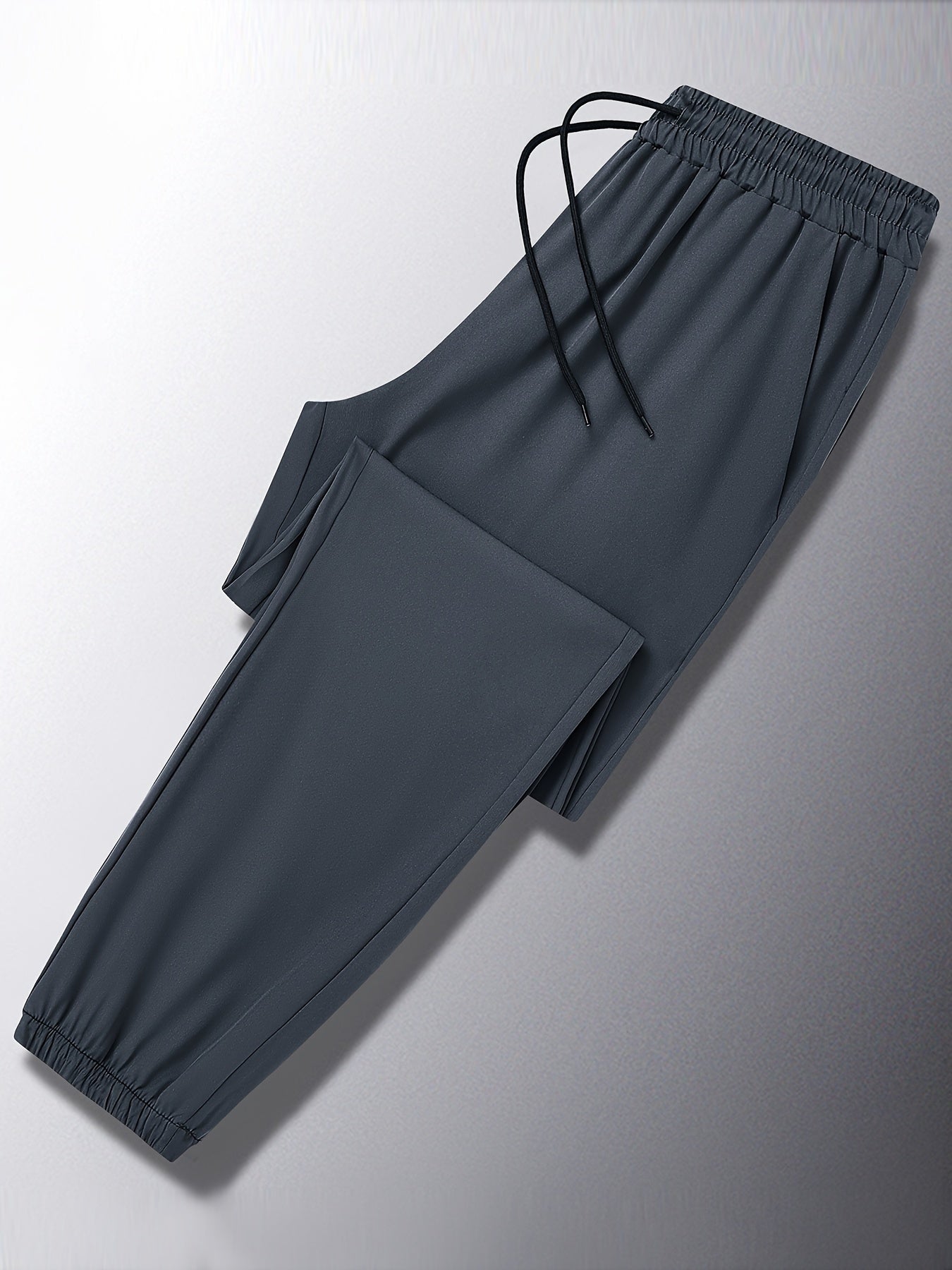 Men's drawstring trousers with pockets for outdoor activities in spring and summer.