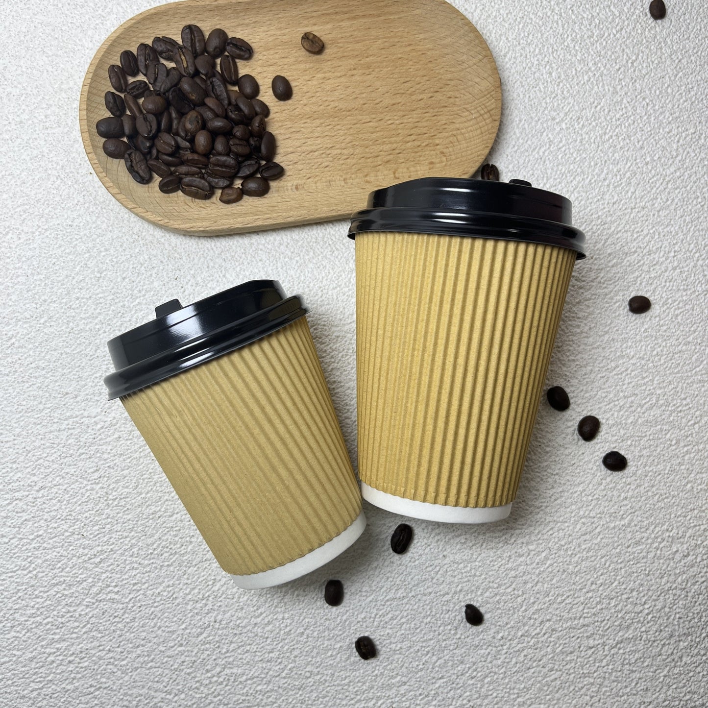 Disposable double-layer corrugated paper coffee cup with lid, 12 oz capacity and suitable for lattes, milk tea, and other hot beverages.