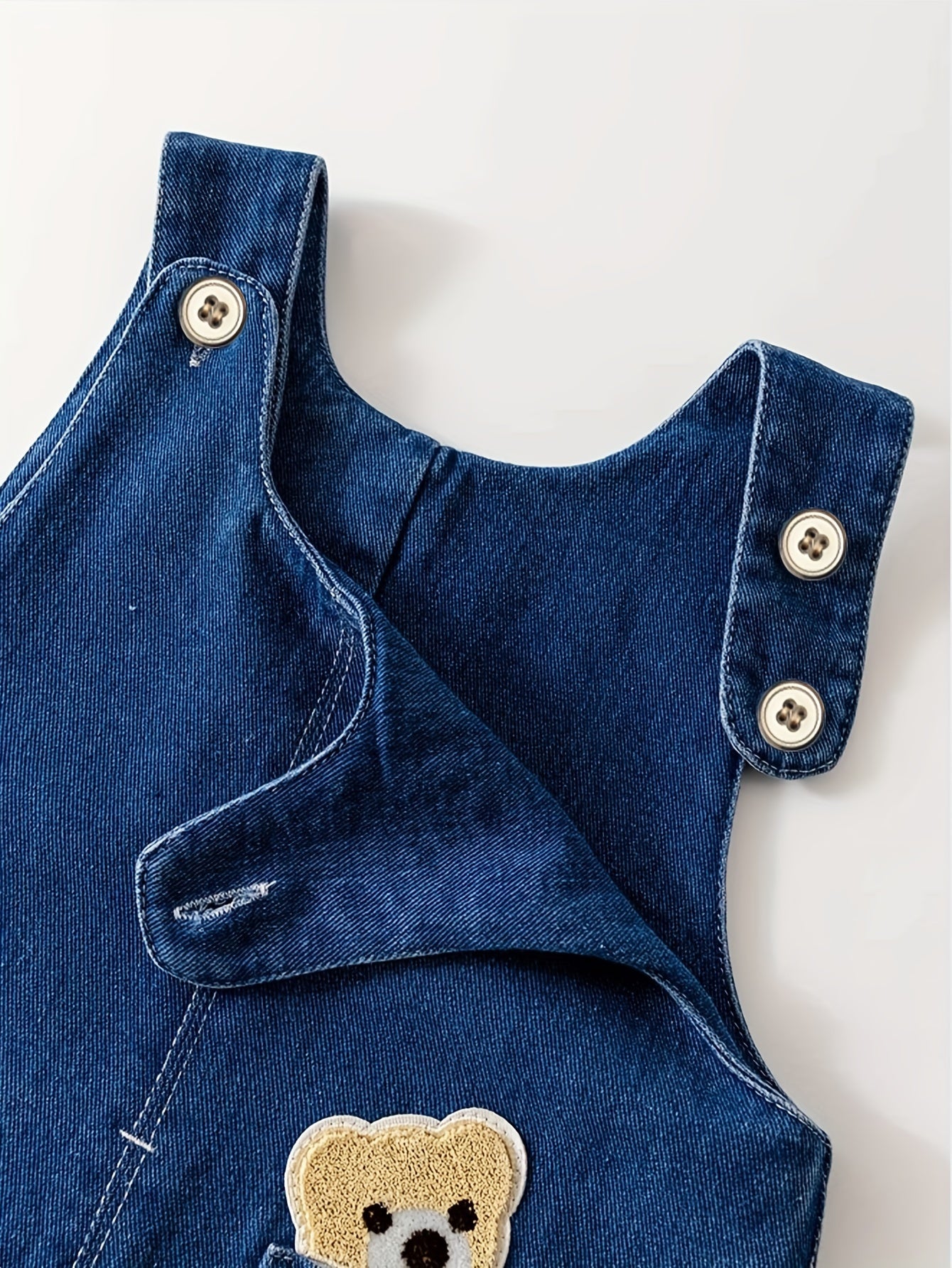 Children's denim overalls with animal pocket detail, made from a cotton blend fabric. Ideal for spring and fall seasons, this unisex toddler jeans romper is perfect for outdoor play.