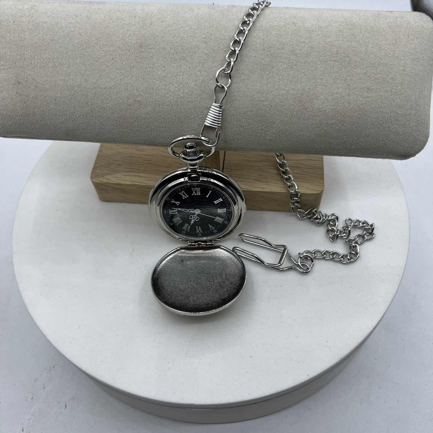 Classic Pocket Watch Set with 37cm Chain and Pendant, Made of Durable Mild Steel, Features Quartz Movement, Roman Numerals on Dial, Perfect Gift Idea for Any Occasion.