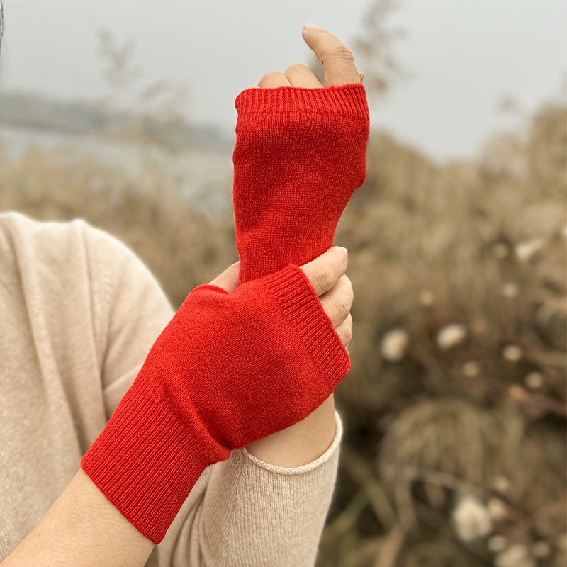 Stay warm in style with these luxurious 100% cashmere women's mittens. Hand-knitted for ultimate comfort and warmth, these gloves are elastic and hand washable for easy care. Perfect for a cozy weekend casual look.