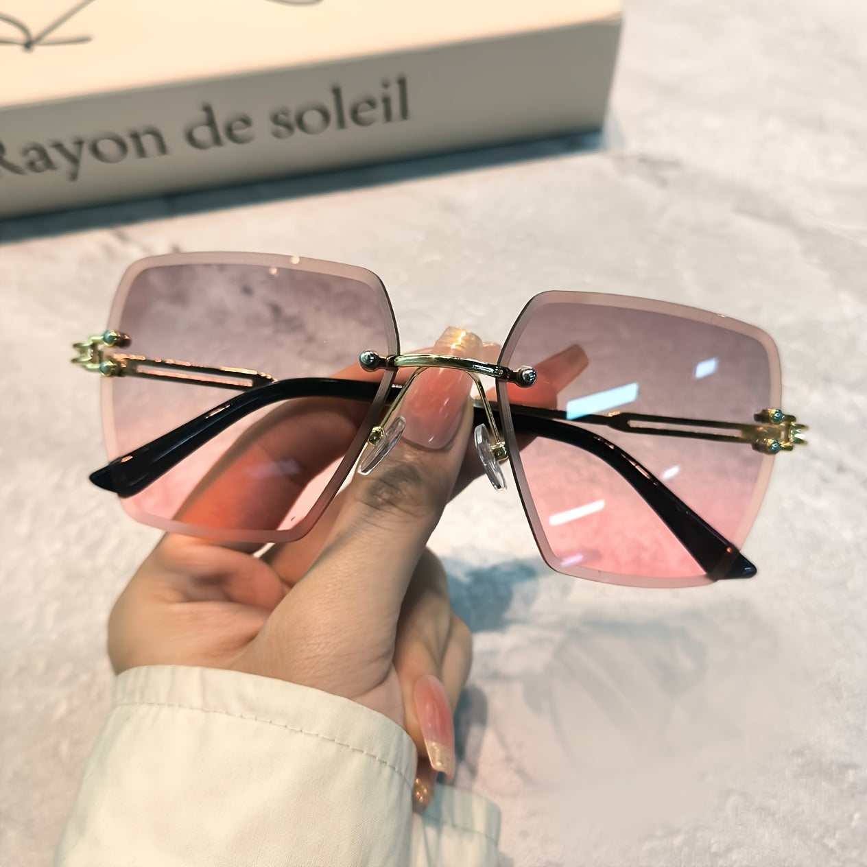 Stylish and comfortable rimless glasses with gradient lenses for women - perfect for parties and everyday wear.