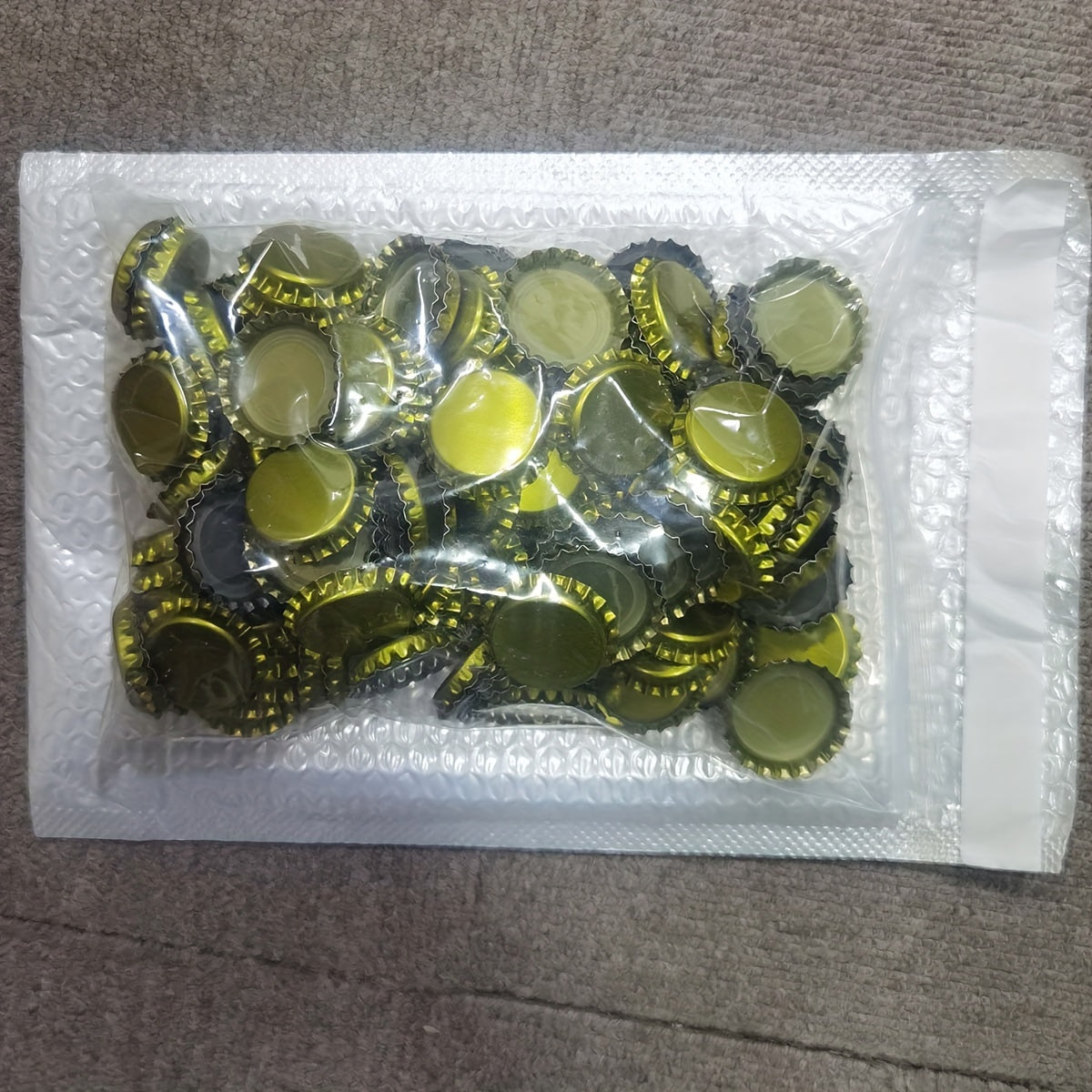 150 Brew Shark Golden Oxygen Absorbing Beer Caps - 26mm AQSh Standart O'lchami, PVC-siz, Uyda Pivo Tayyorlash va DIY uchun, Havo o'tkazmaydigan Möhri va Yangiligi.