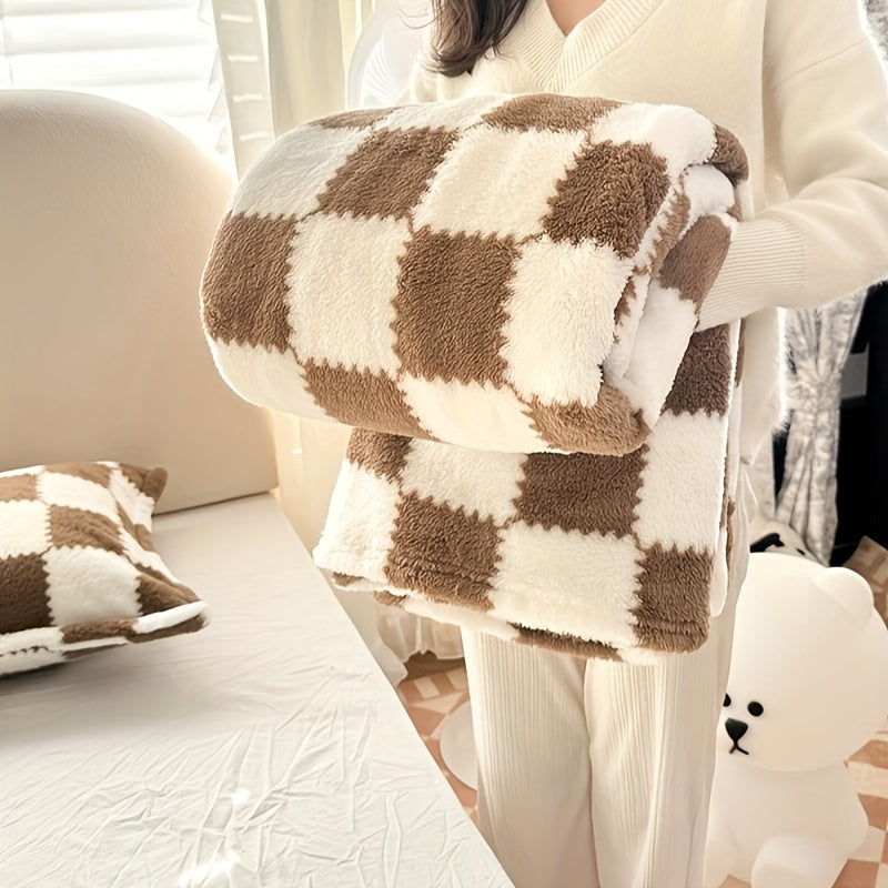 Cozy up with our 1pc Plush Checkered Flannel Blanket featuring soft Panda Velvet Polyester Fiber. Stay warm and comfortable in traditional style with this machine washable blanket - perfect for men, women, and pets. Makes the ideal Christmas gift!