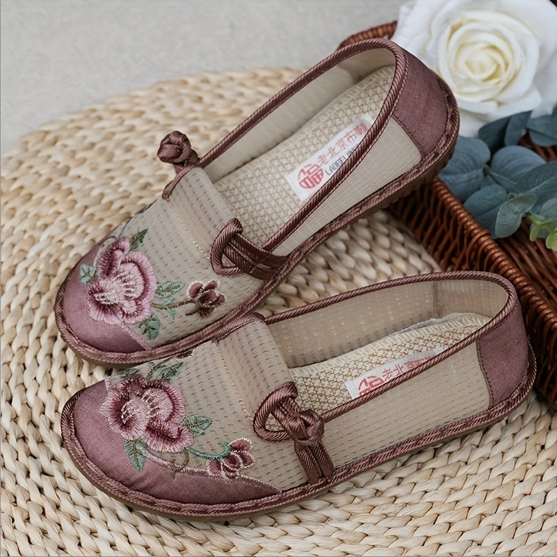 Women's flat shoes with a flower pattern, casual ethnic style, lightweight and comfortable slip-ons.