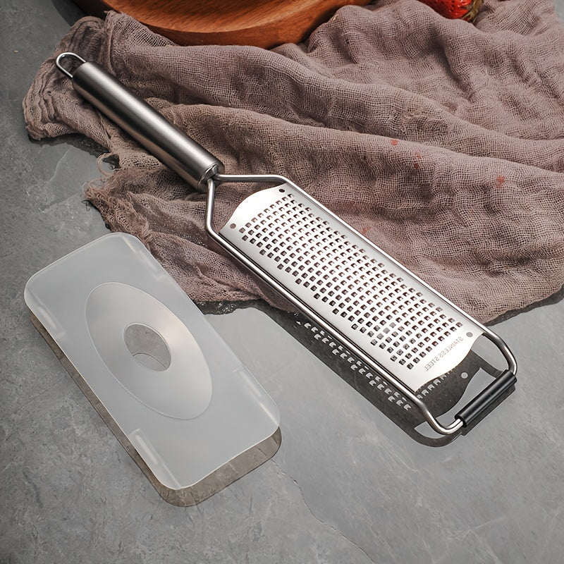 This kitchen grater is made of stainless steel and features a razor-sharp blade, ideal for grating potatoes, zucchini, carrots, apples, cabbage, and cheese. It is designed for extra coarse grating.