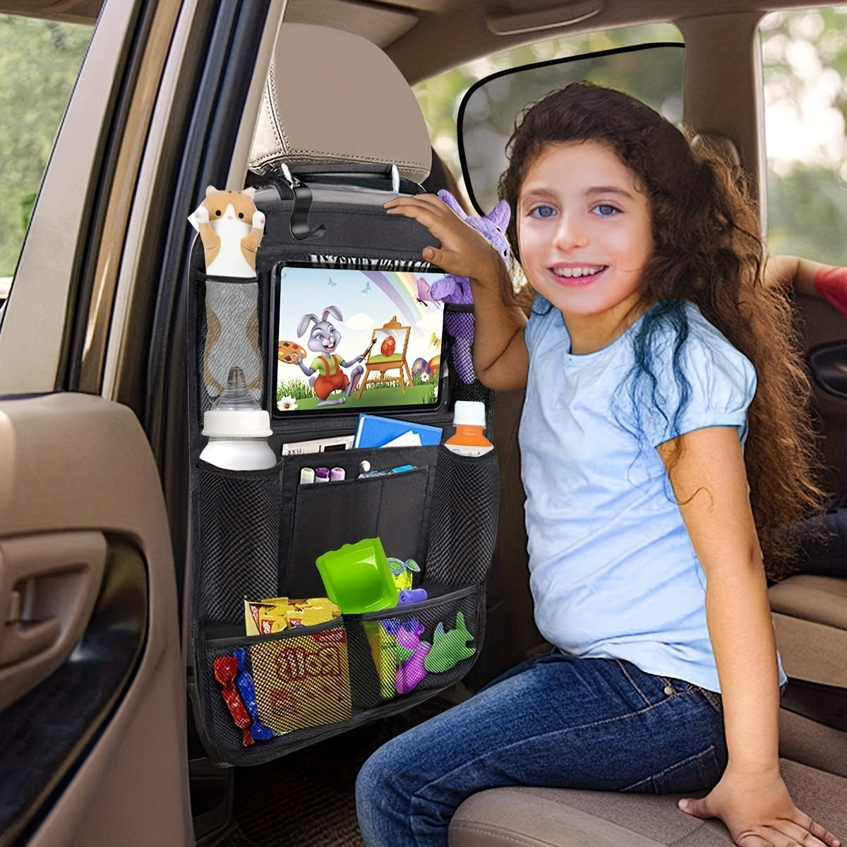 Back seat car organizer made of 600D polyester mesh, waterproof and kick-proof. Featuring toy storage and seat protection.