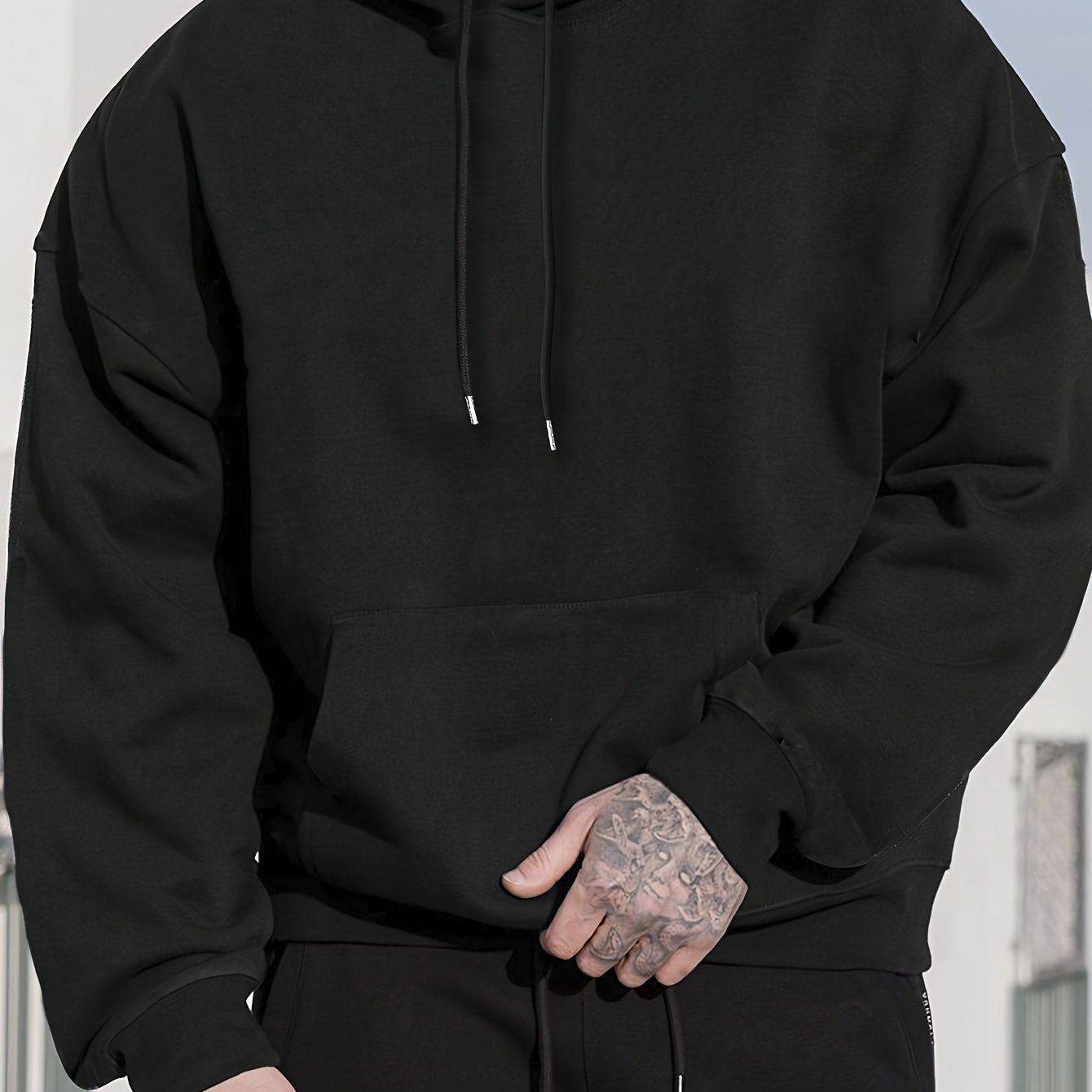 This men's long-sleeve hoodie is cozy and versatile, perfect for outdoor activities in autumn, spring, and winter. It pairs well with a hip-hop necklace and makes a great gift for plus-size