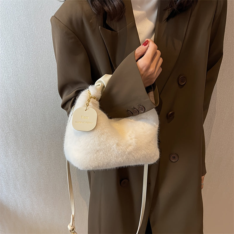 High-end plush handbag for girls, perfect for autumn and winter. Wooly bag with versatile crossbody style.