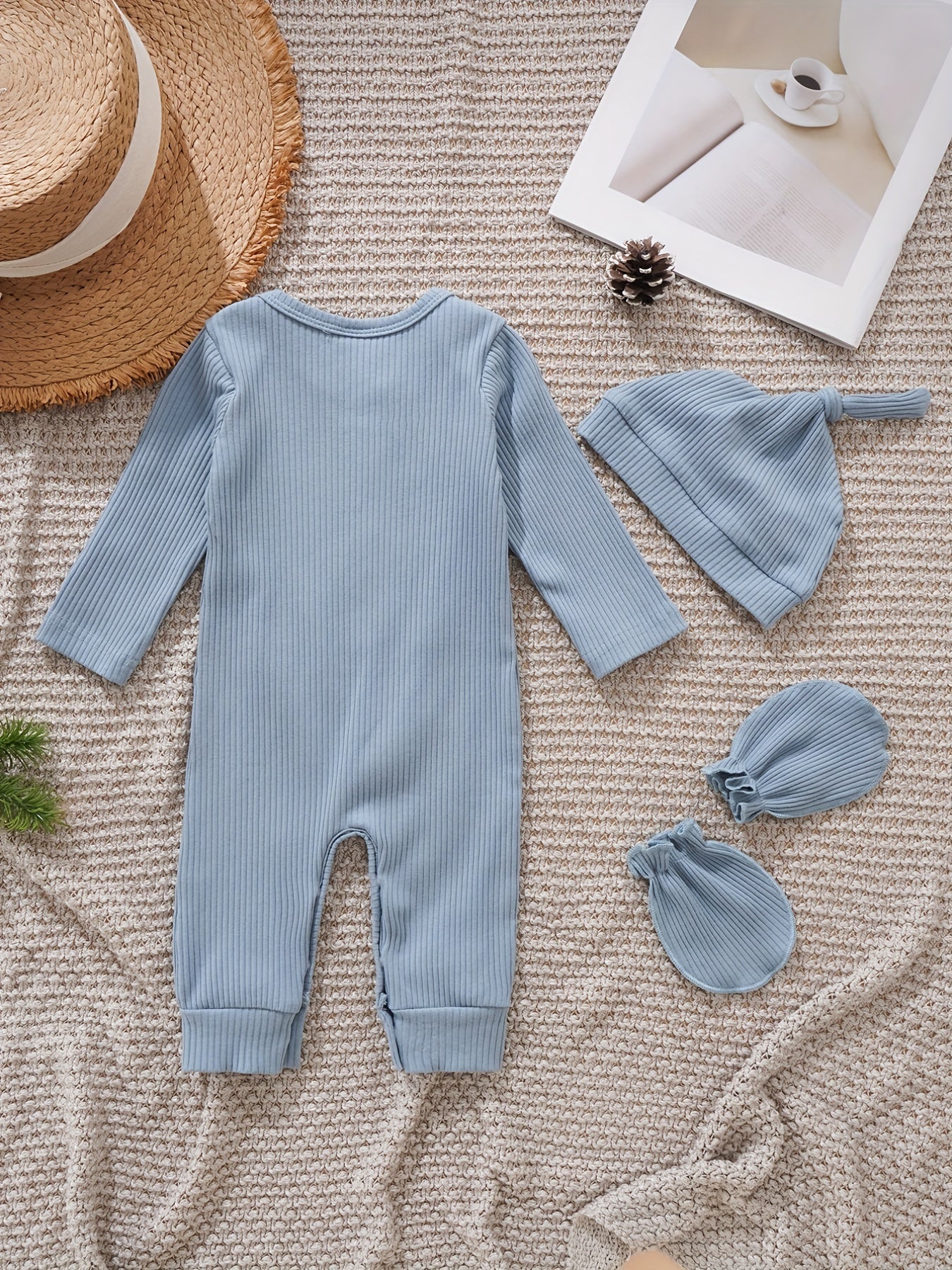 Newborns' "Hi I'm New Here" outfit: long-sleeve romper, hat, and gloves for boys and girls for outdoor wear.