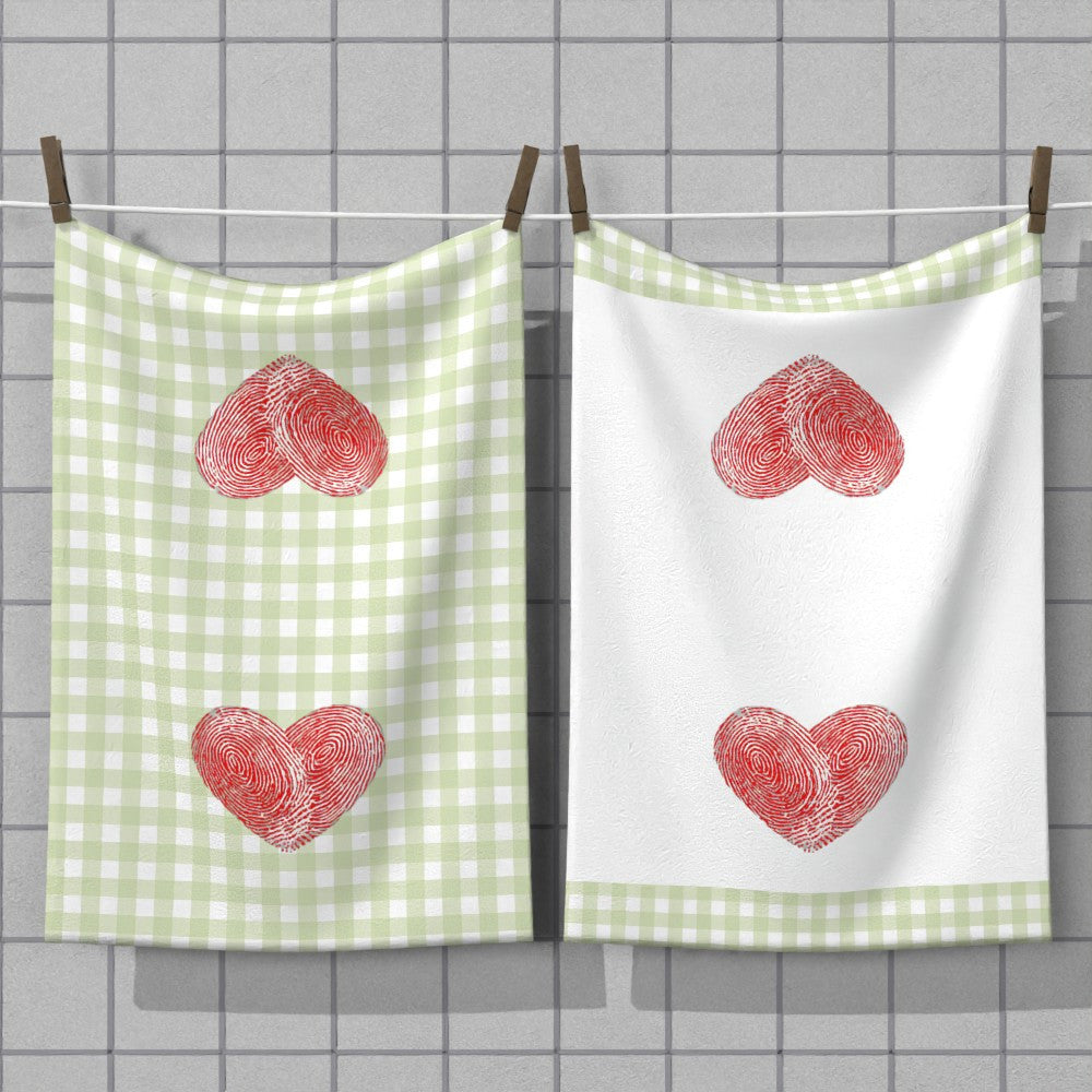 Get two Valentine's Day heart print tea towels with a modern fantasy theme in this 2-pack set. Each towel measures 45.72x66.04 cm and is made of super soft polyester. These towels are machine washable and feature long-lasting vibrant colors. They are