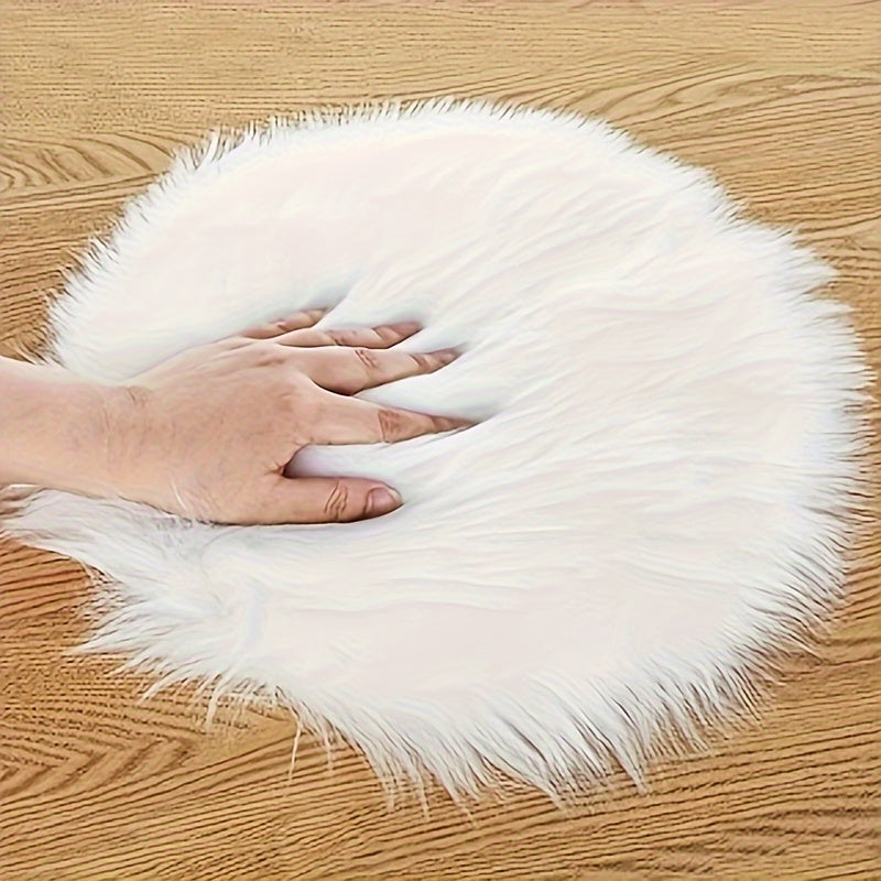 Round rug made of plush faux sheepskin, easy to clean in machine wash, fluffy and lightweight; perfect for living room, bedroom, and home decor.