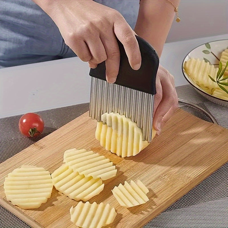 Versatile Stainless Steel Crinkle Cut Slicer - Ideal for Chopping Fruits, Vegetables, Salads, Carrots, Potatoes & French Fries - Sturdy Kitchen Gadget with Rippled Blade for Home Cooking, Veggie Cutter