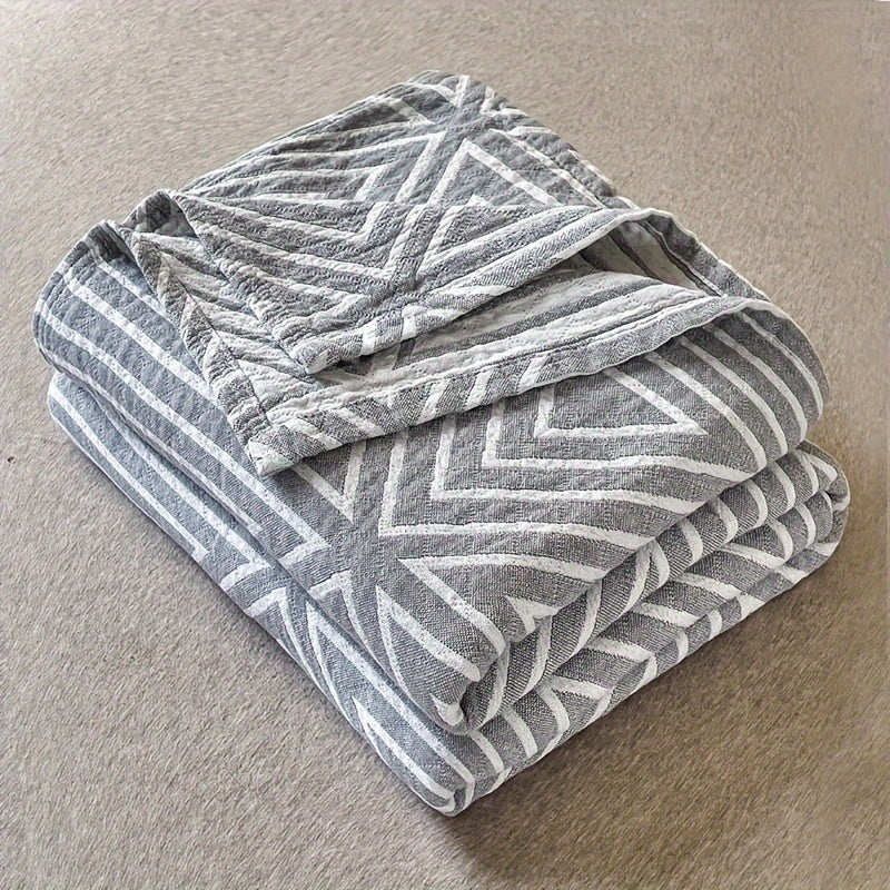 High-Quality Boho Checkered Lightweight Quilt made of 100% cotton with a 40s thread count. Features a neutral grey and white plaid design suitable for modern farmhouse and bohemian