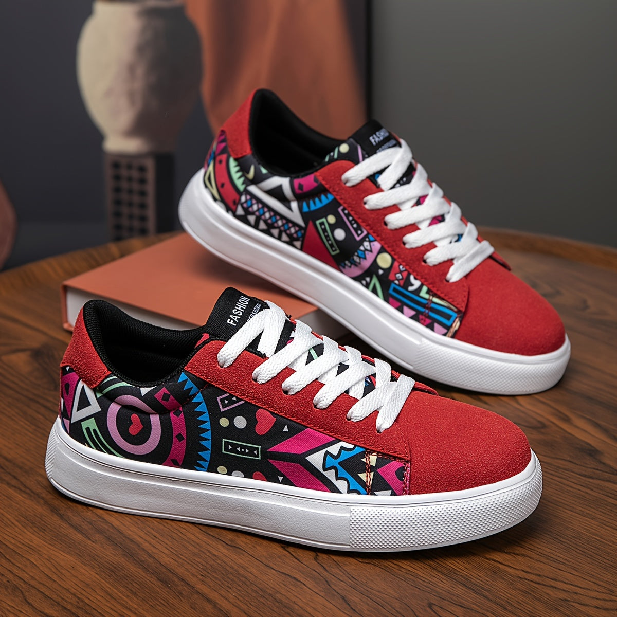 Geometric pattern casual skate shoes for women, versatile, lightweight, anti-slip, for outdoor sports and daily wear.