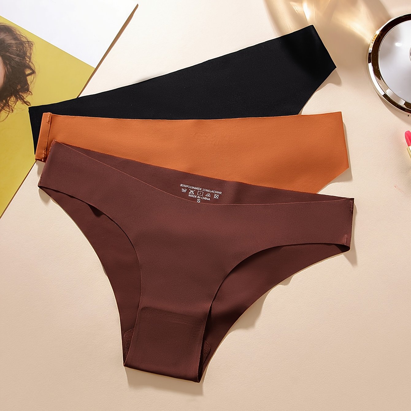 Three sexy seamless panties in solid colors with U-shaped waistband for comfortable fit, made of 85% polyamide and 15% elastane knit fabric. Each piece weighs 160g, sold as a set of 3.