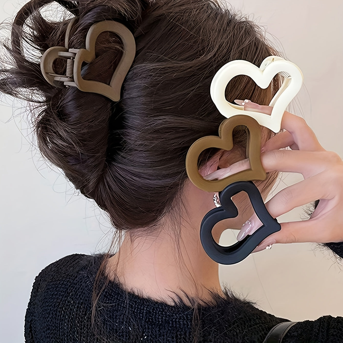 4 heart-shaped plastic hair clips for women, medium-sized with strong grip and durability, perfect for hairstyle coordination.