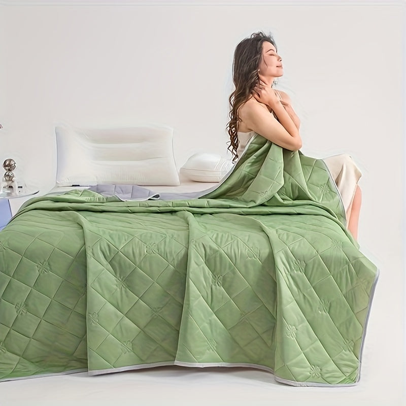 Modern Summer Quilt with Ultrasonic Embossed Design, Made of 100% Polyester, Easy to Machine Wash, Breathable and Lightweight, Print-Free for Cooling Comfort All Year Round, Perfect for Ice Cream Bedding