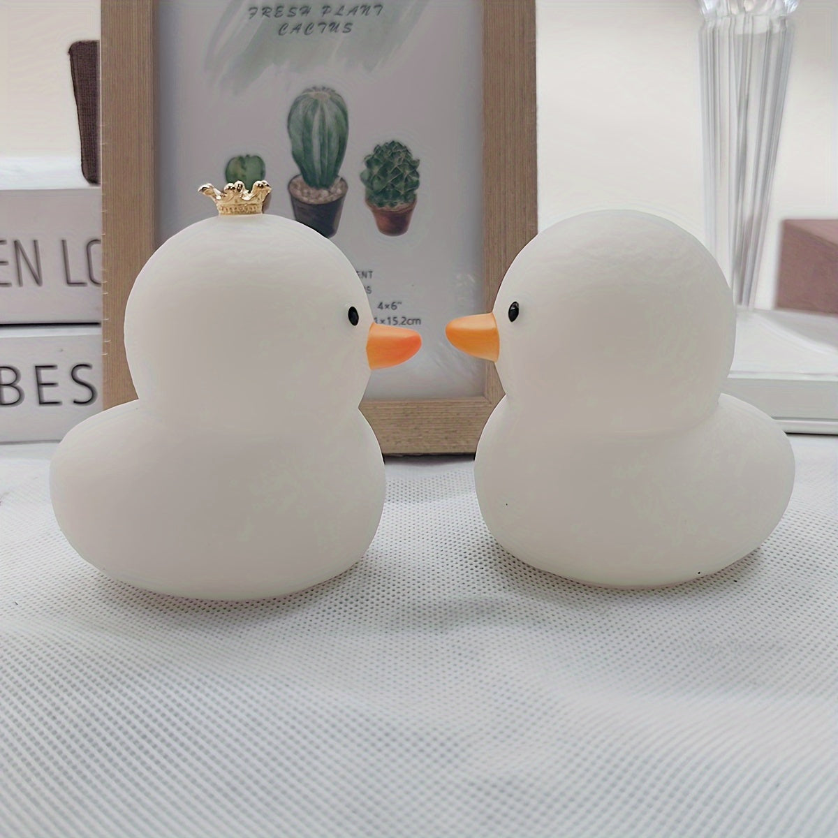 Duck-shaped LED night light, cute and fashionable, battery-powered with glossy finish. Perfect for bedroom decor and gift-giving for holidays, birthdays, or Christmas.