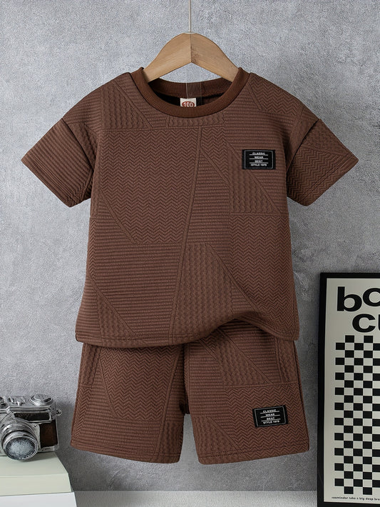 Boys 2-piece casual set: Label Patched T-shirt & Shorts for daily and outdoor wear.