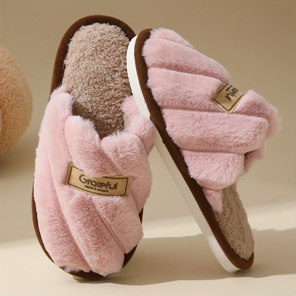 Winter women's anti-slip cozy indoor slippers for couples.