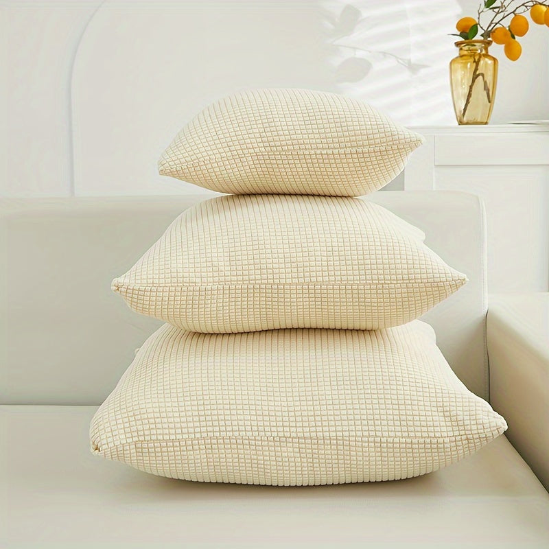 Luxurious pillow covers (45.72x45.72 cm) with zip closure, machine washable, made of polyester and spandex fabrics, perfect for any room.