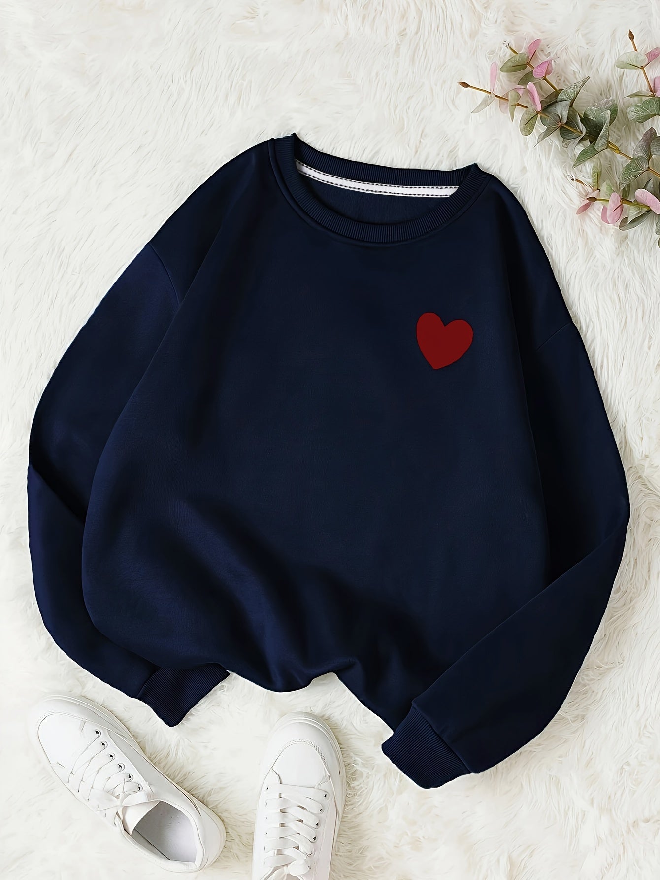 Women's heart pattern crew neck sweatshirt, loose fit, made of polyester, perfect for spring/summer fashion.