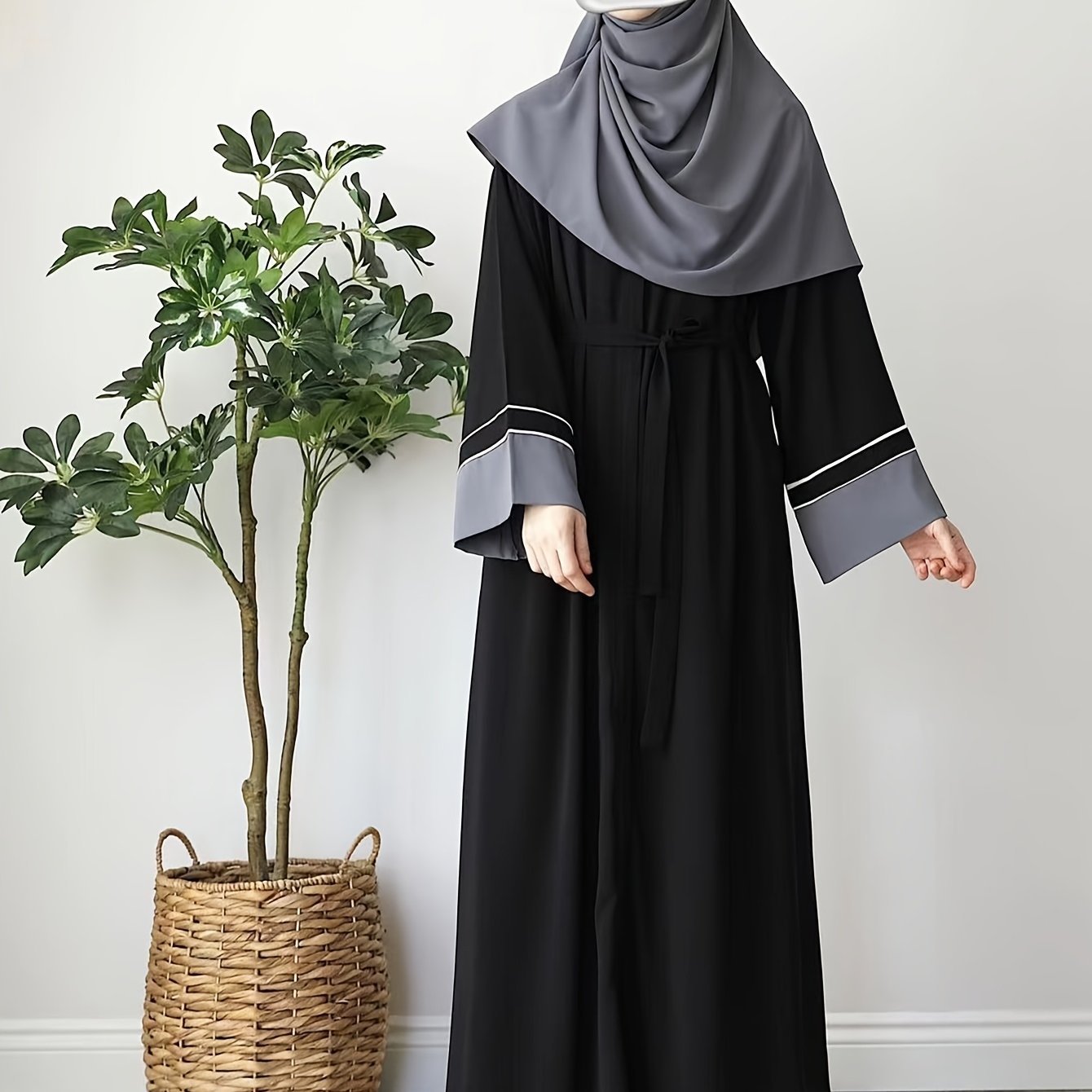 Elegant Black Abaya robe for Middle Eastern Muslim women with long sleeves and loose fit.