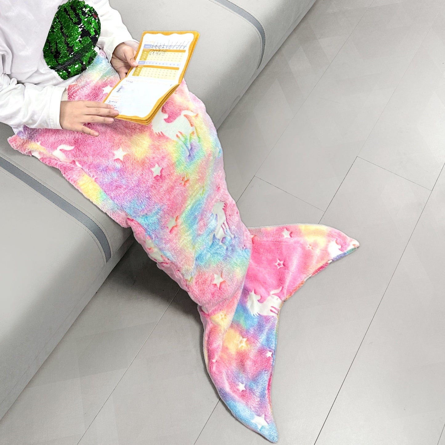 Soft flannel wearable plush mermaid tail blanket that glows in the dark, suitable for girls, teens, and adults. Ideal for all seasons, birthday gifts, nursery decor, unicorn sleeping bag, and kindergarten decor.