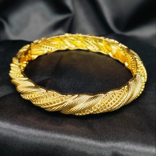 Collection of 4 Vintage Boho Gold-Tone Open Cuff Bangles - Zinc Alloy Hollow Carved Bracelets for Women - Perfect for Weddings, Parties, Mother's Day, Back-to-School Gifts - Versatile for All Seasons, No Mosaic Design