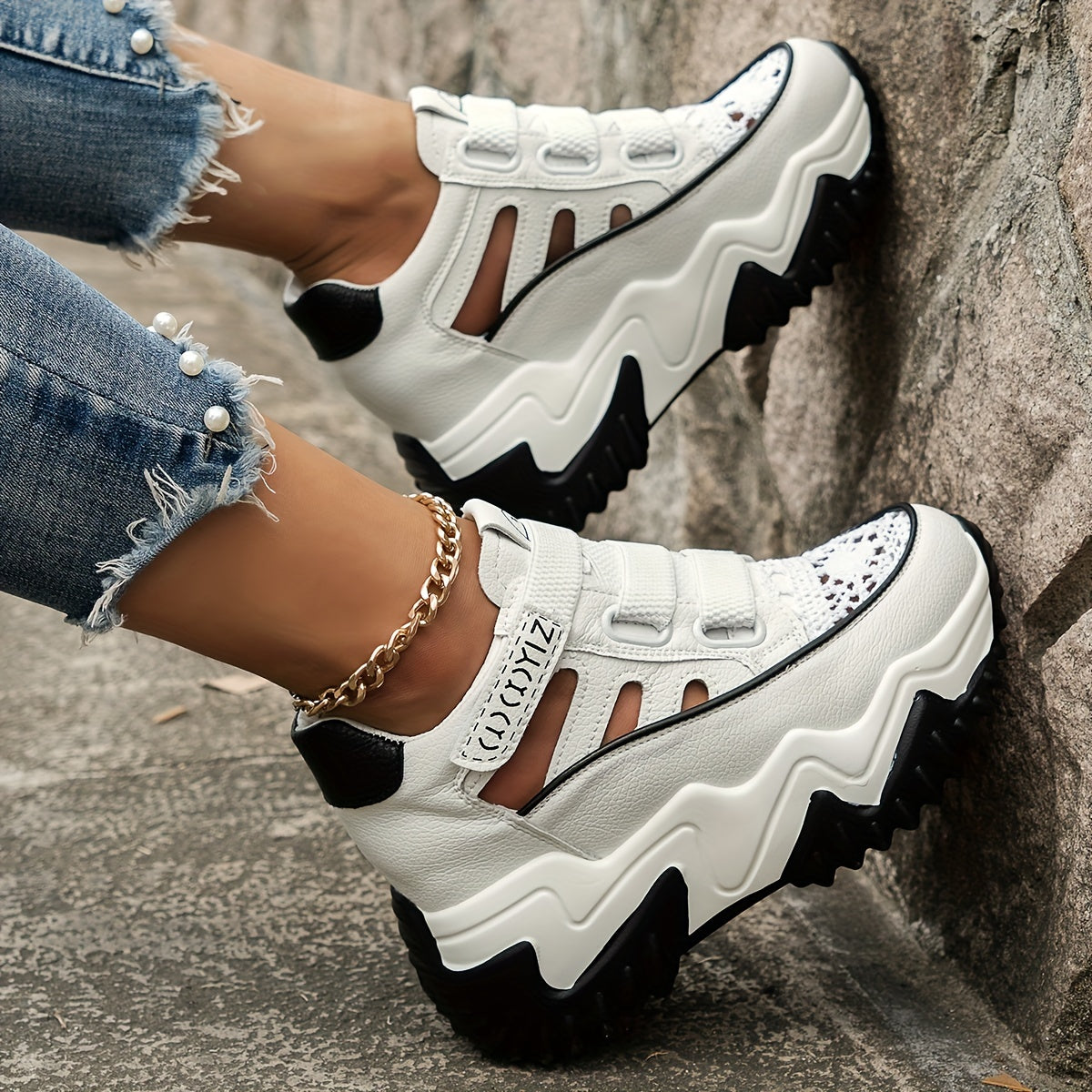 AOGULA Women's Sneakers from Summer 2023 Collection: Casual thick-sole shoes with hidden height increase, versatile and comfortable faux cover.