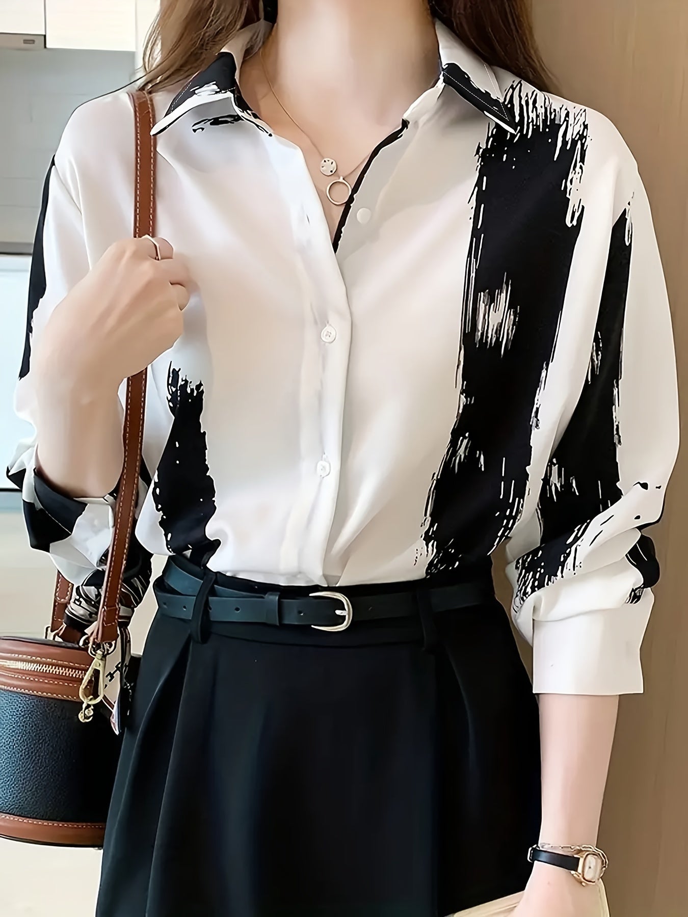 Spring and Autumn new casual collar shirt with brush print, turnover collar and long sleeves for women.